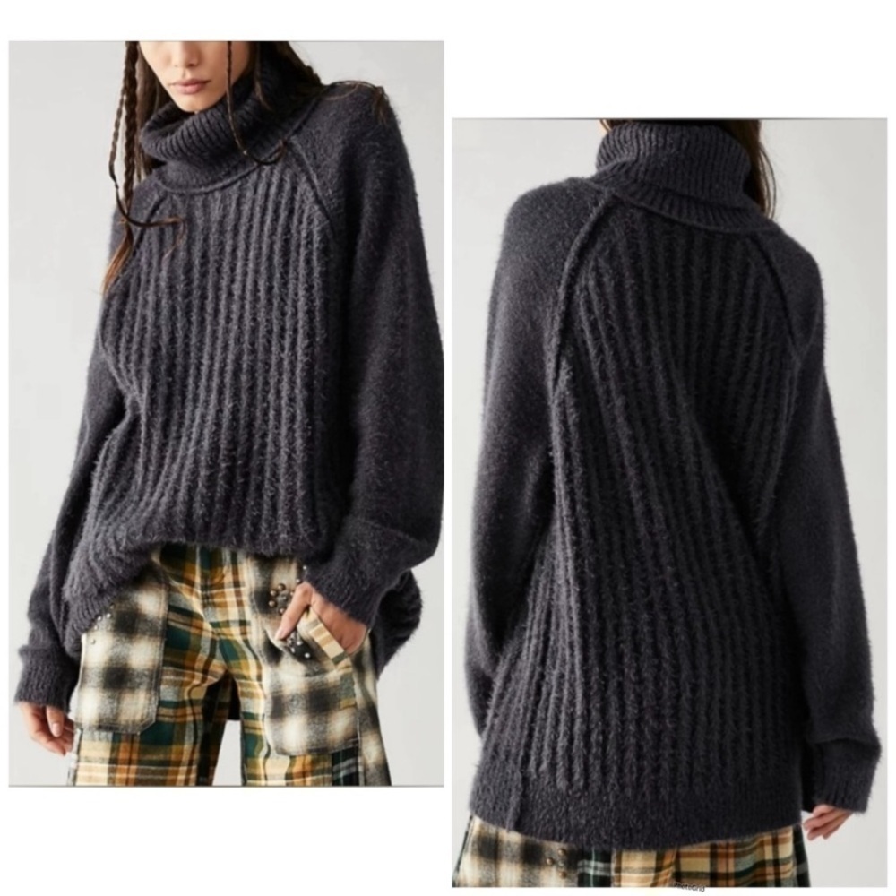 Free People Big City Turtleneck Size Small (Oversized) - Picture 2 of 12